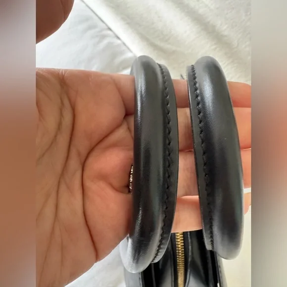 Louis Vuitton Epi Pont Neuf - Black With Gold Hardware - Picture 3 of 12